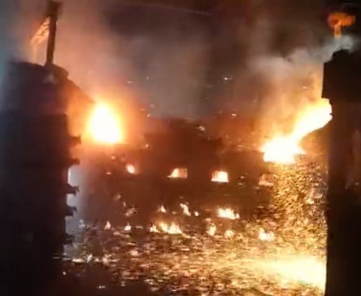 大型铸件浇注现场